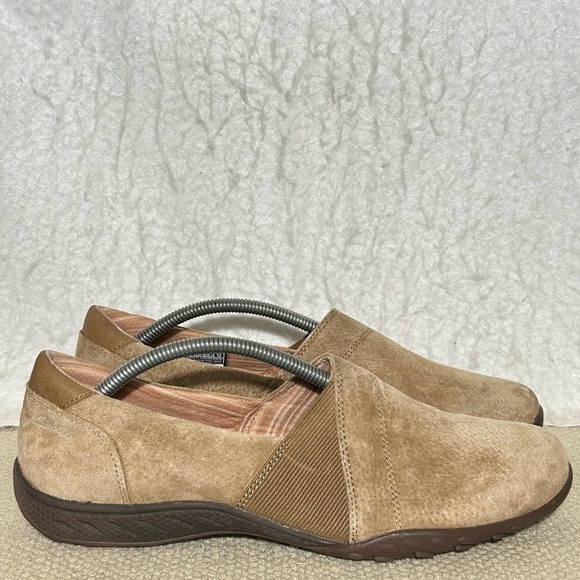 Skechers Womens Tan Relaxed Fit Breathe Easy Kindred Leather SlipOn Shoes 9.5 - Picture 1 of 11